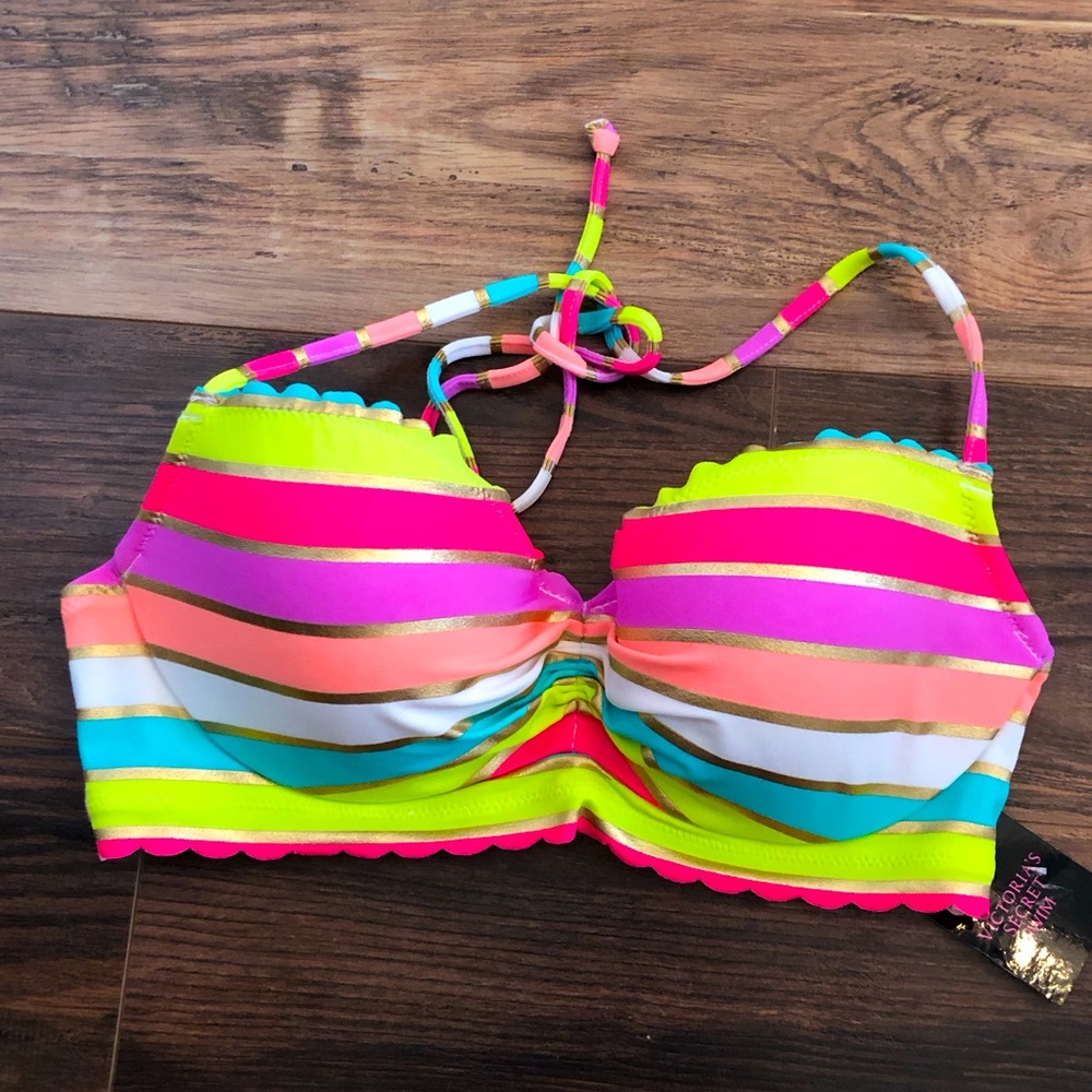 Victoria’s Secret swirl top, 32C